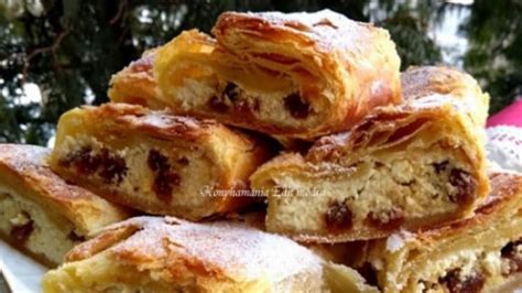 Kész túrós rétes szeletek porcukorral