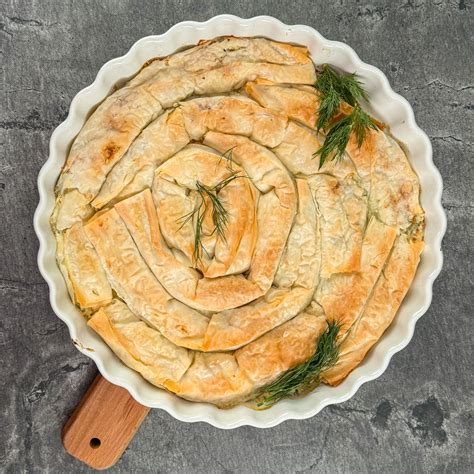 Aranybarnára sült, réteges túrós burek tepsiben