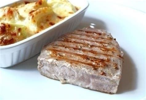Tonhal steak grillezése