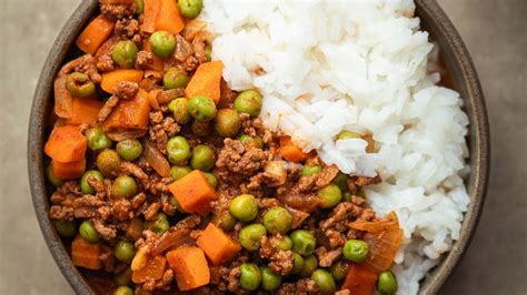 Friss zöldségekkel dúsított darált húsos ragu készítése
