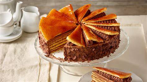 Hagyományos Dobos torta karamell tetővel