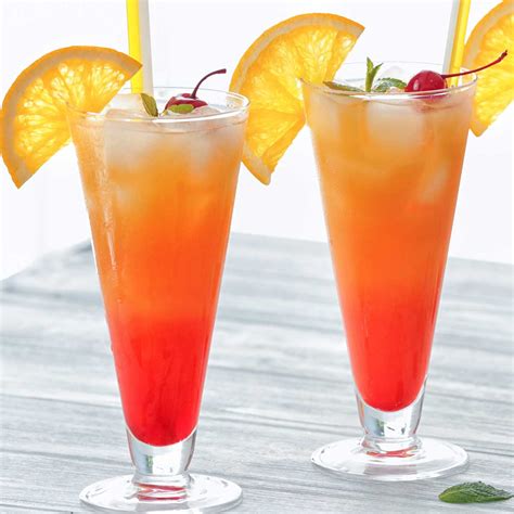 Tequila Sunrise koktél, napfelkelte színekben