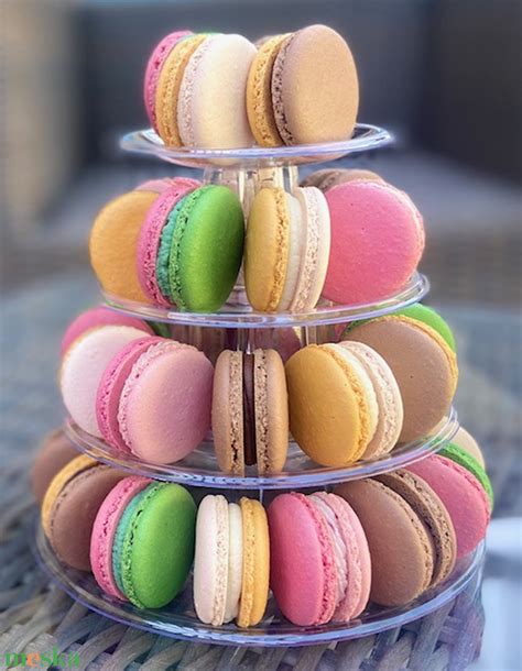 Esküvői macaron torony és egyéb desszertek