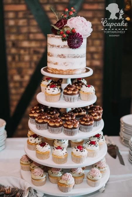 Emeletes cupcake torony esküvőre