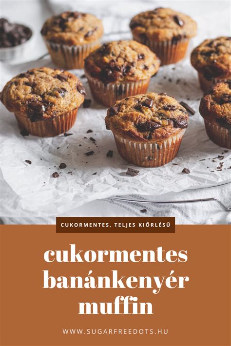 különféle díszítésekkel ellátott muffinok, cukorgyöngyökkel és krémmel