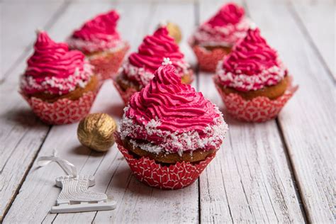 Mikulás muffin eper sapkával