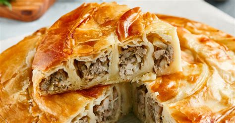 Burek hússal töltve