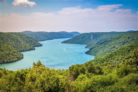 Limski-fjord látképe