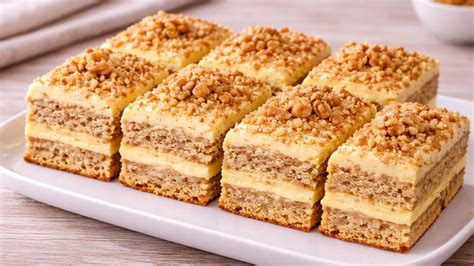 Esterházy-torta szelet, diós piskótával és vaníliás krémmel