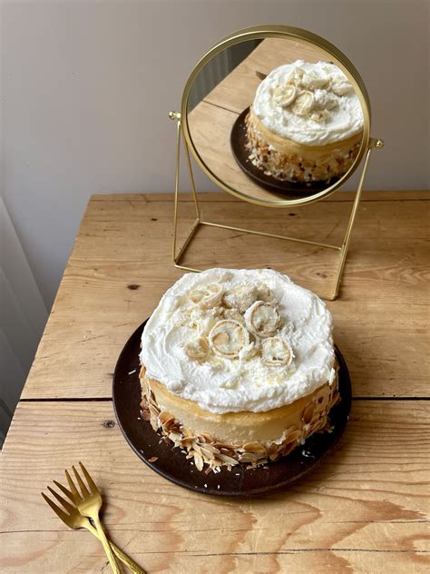 Mascarponés kókuszos torta Raffaelóval és mandulával