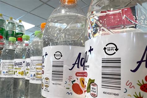 Cava palackok egy pincében