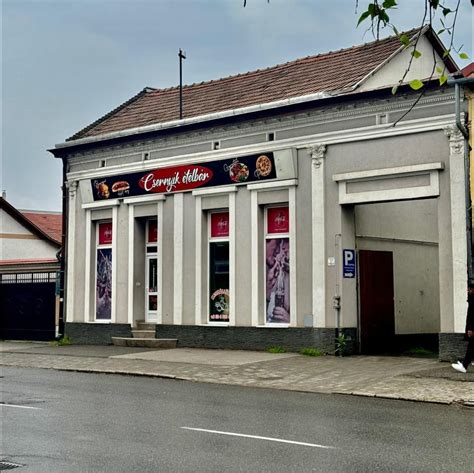egy kis ételbár belső tere