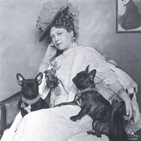 Anna Sacher portréja szivarral és bullterrierrel