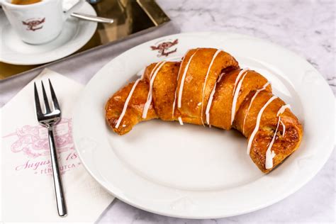Svájci kifli és croissant választék