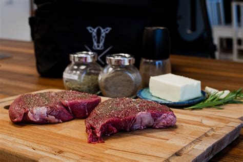 Steak fűszerezése sütés előtt