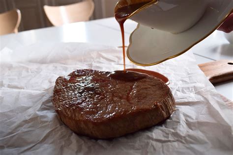 Kávémártás csillog a steak tetején