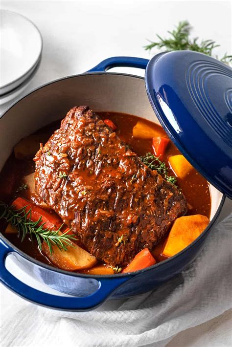 pot roast tálalva
