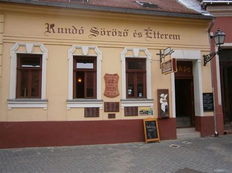 A Kero Söröző bejárata