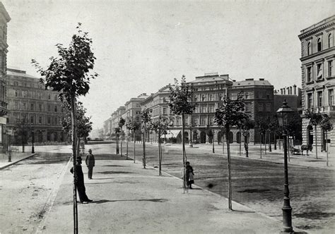 régi budapesti autóbusz az 1920-as évekből az Andrássy úton