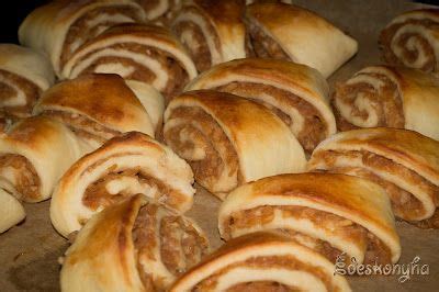 almás tekercsek sülés közben