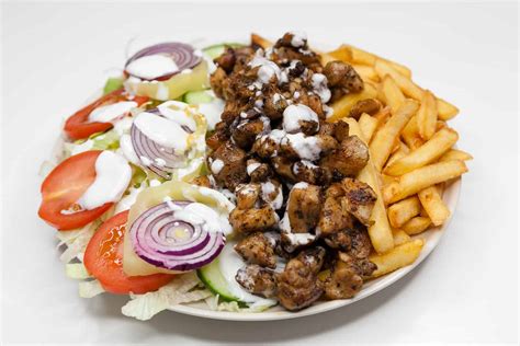 Gyros tál friss zöldségekkel és hússal