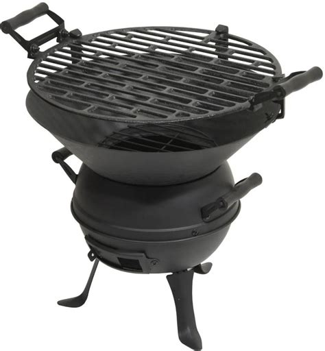 Hagyományos fatüzelésű grill a kertben