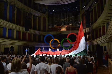 Magyar olimpikonok az éremátadón