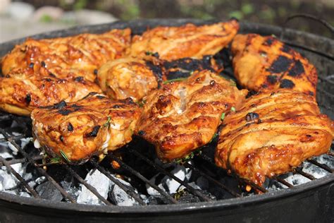 Grillezett csirke szójaszószos páccal