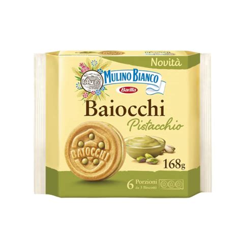 Pisztáciás Baiocchi keksz egy kávé mellett