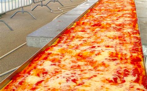 A világ leghosszabb pizzája