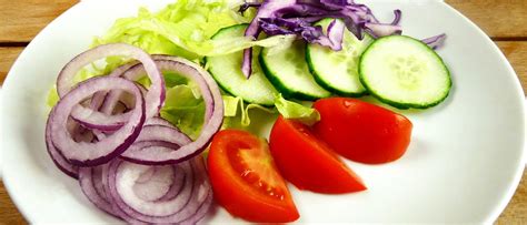 Különféle friss zöldségek a gyros mellé