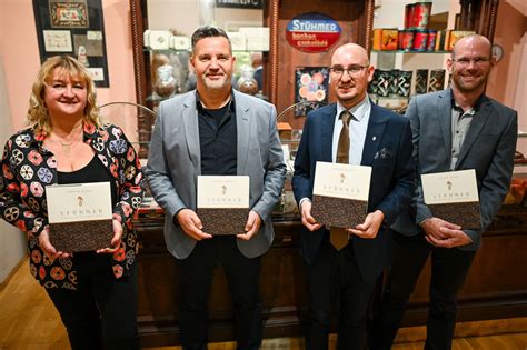 Rieker logó és a márka történetét bemutató ábra