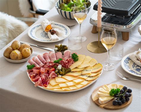 Raclette tál friss alapanyagokkal