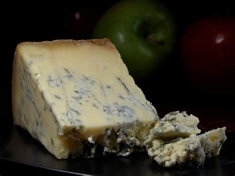 Stilton sajt egy sajttálon