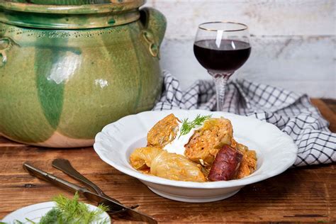 Ízletes magyaros étel tálalva