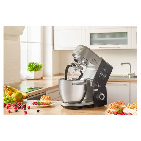 modern konyhai robotgép munka közben