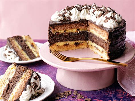 Egy szelet somlói galuska torta