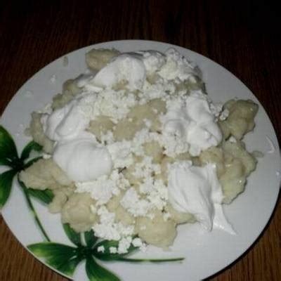 Tál tejfölös túró zöldfűszerekkel