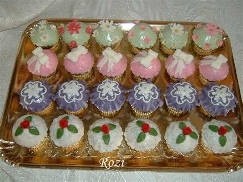 Muffinok marcipán díszítéssel