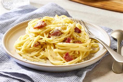 Carbonara mártás hozzávalói