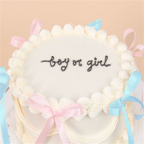 Gender reveal torta vágás közben