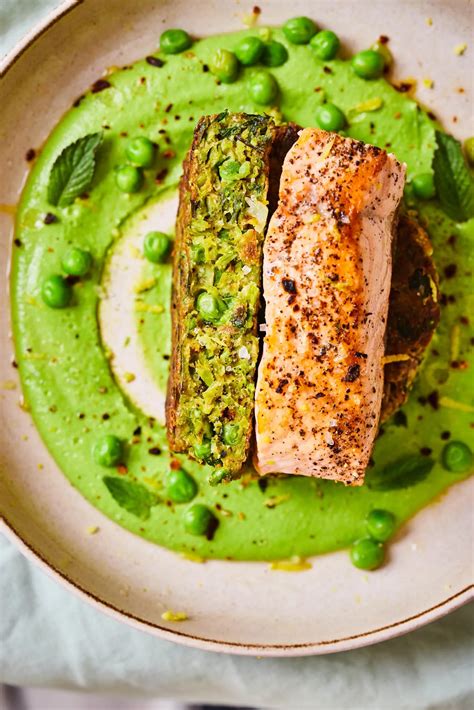 zöldborsó mártás tálalva steak mellé