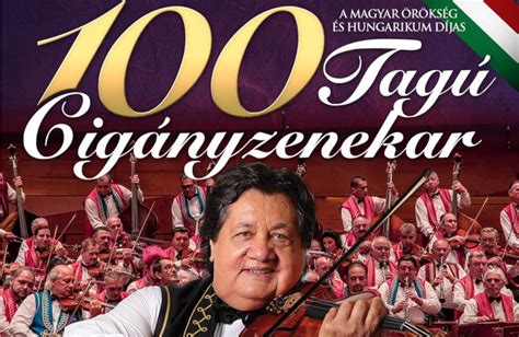 A 100 Tagú Cigányzenekar koncert közben