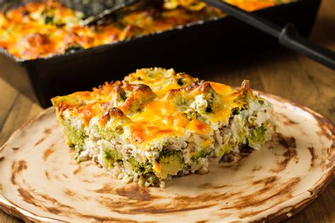 csodálatosan tálalt rakott brokkoli egy adagja