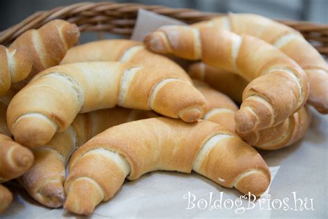 Boldog brios kifli