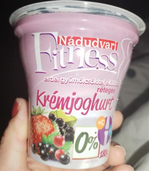Ízesített fröccsök, gyümölcsökkel és szörpökkel