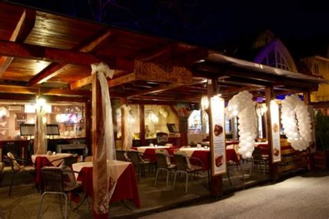 A Kicsi Rigó Étterem és Pizzéria külső látképe