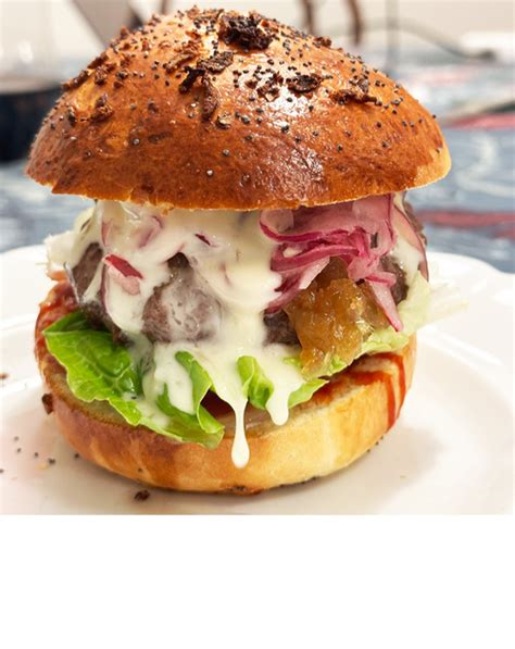 Hamburger rózsaszín bucival