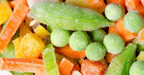 kép friss zöldségekből készült salsáról