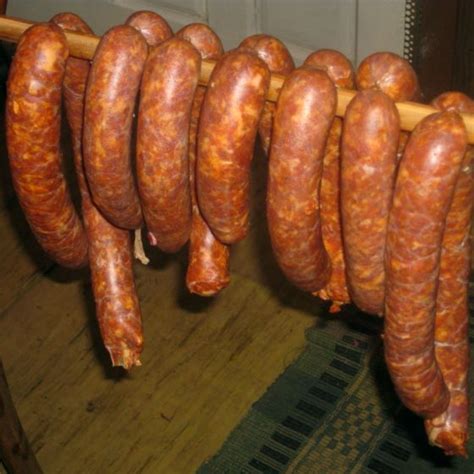 Hagyományos kolbász viaszolása
